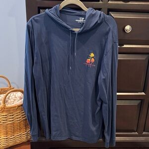 Vineyard Vines men’s navy Blue Hooded tShirt with Vibrant Palm Design